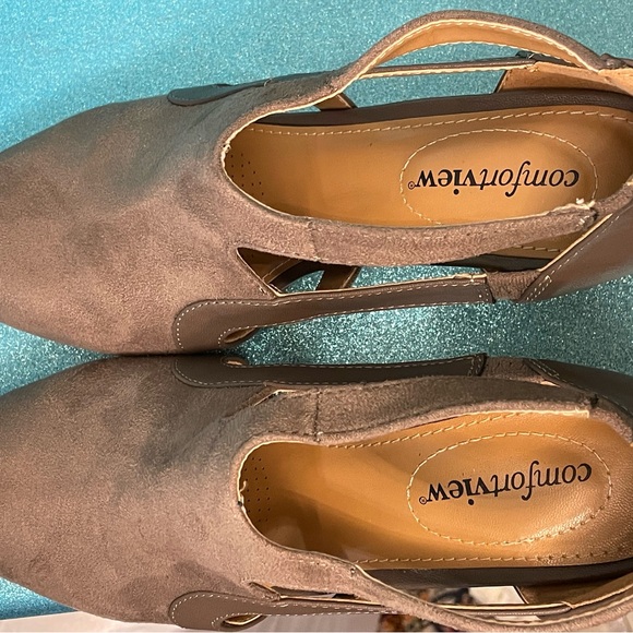 ComfortView Women's Light Brown Suede Shoes - Picture 4 of 6